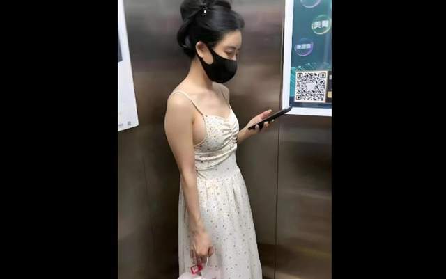幕女子独自深夜回家被人扯着头发暴打千亿球友会首页回顾：电梯里气愤一