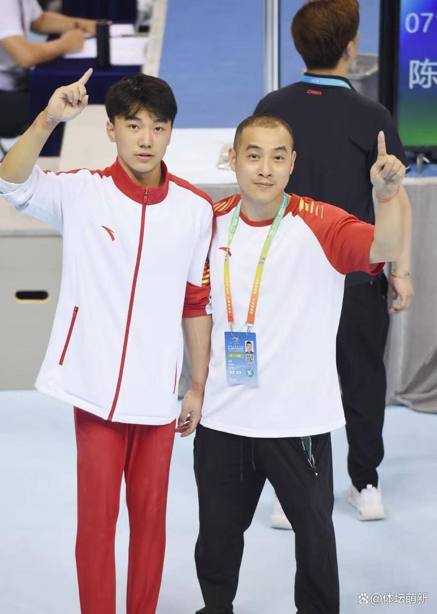 马赛场力压强敌以高难度高完成度摘得桂冠创造历史雅加达体操世锦赛中国首金诞生18岁小将洪延明鞍(图2)