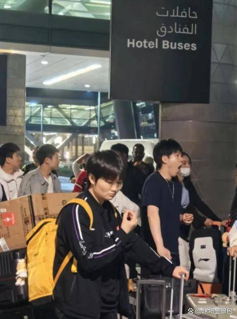 圈了机场冷清得连粉丝都懒得去接机了！国乒低调出发多哈网友调侃这次没有饭(图6)